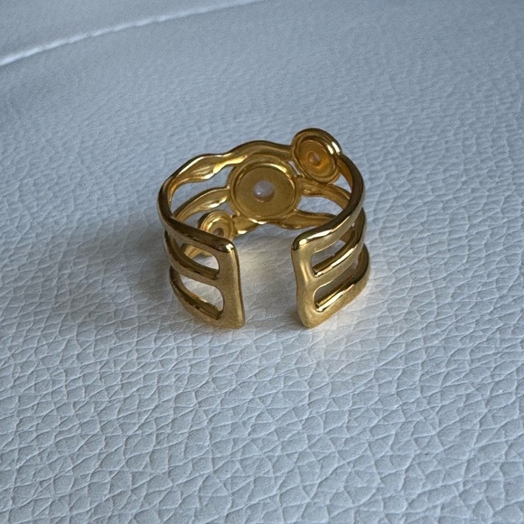 Gold and Pearl Statement Adjustable Ring 18k Gold Plated New - Picture 7 of 7